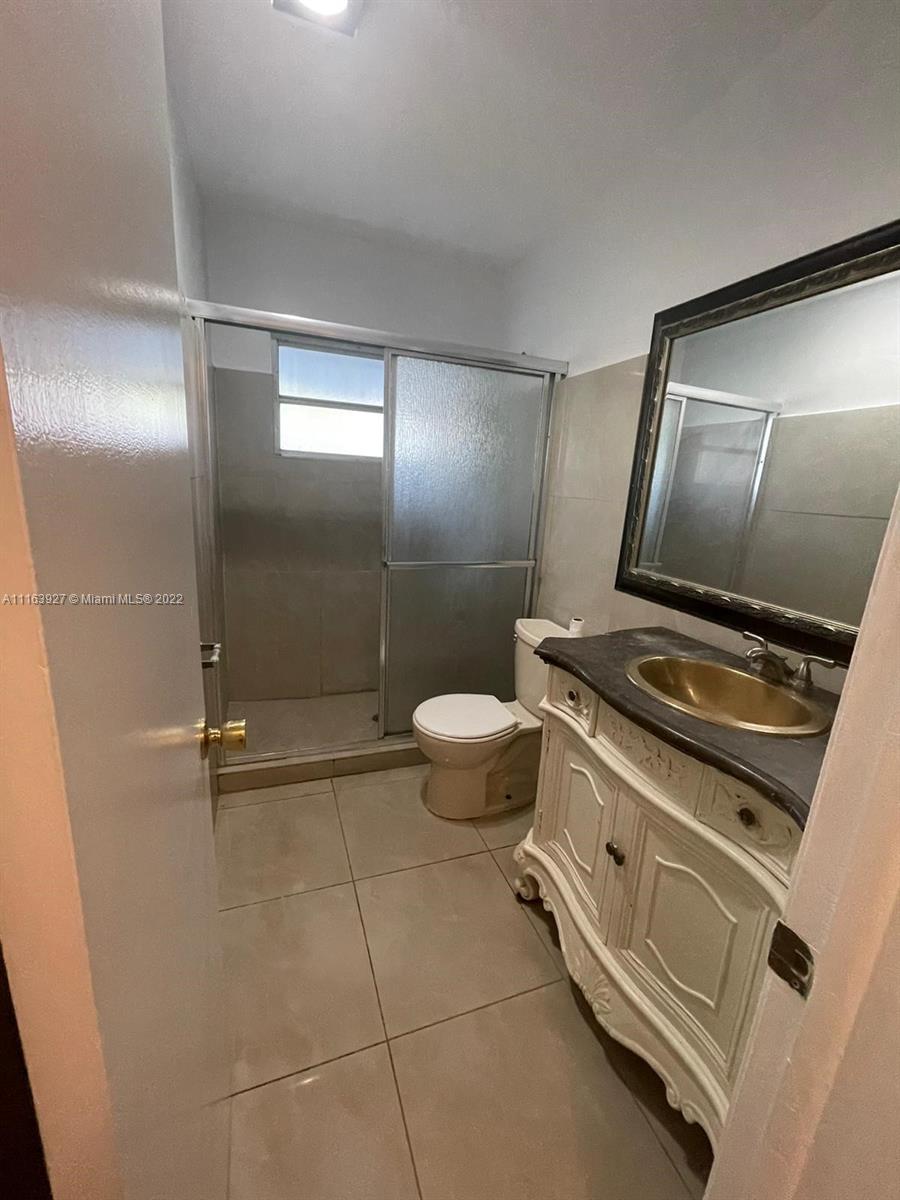 HOLLYWOOD LITTLE RANCHES - Residential Lease