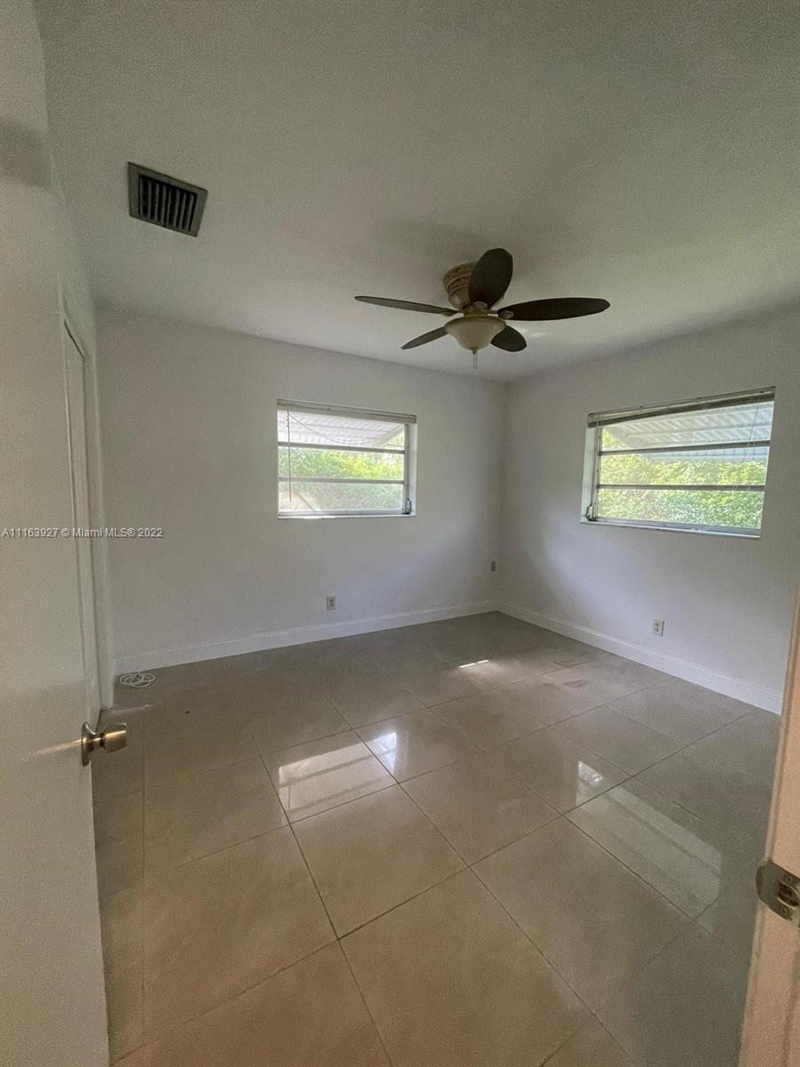 HOLLYWOOD LITTLE RANCHES - Residential Lease