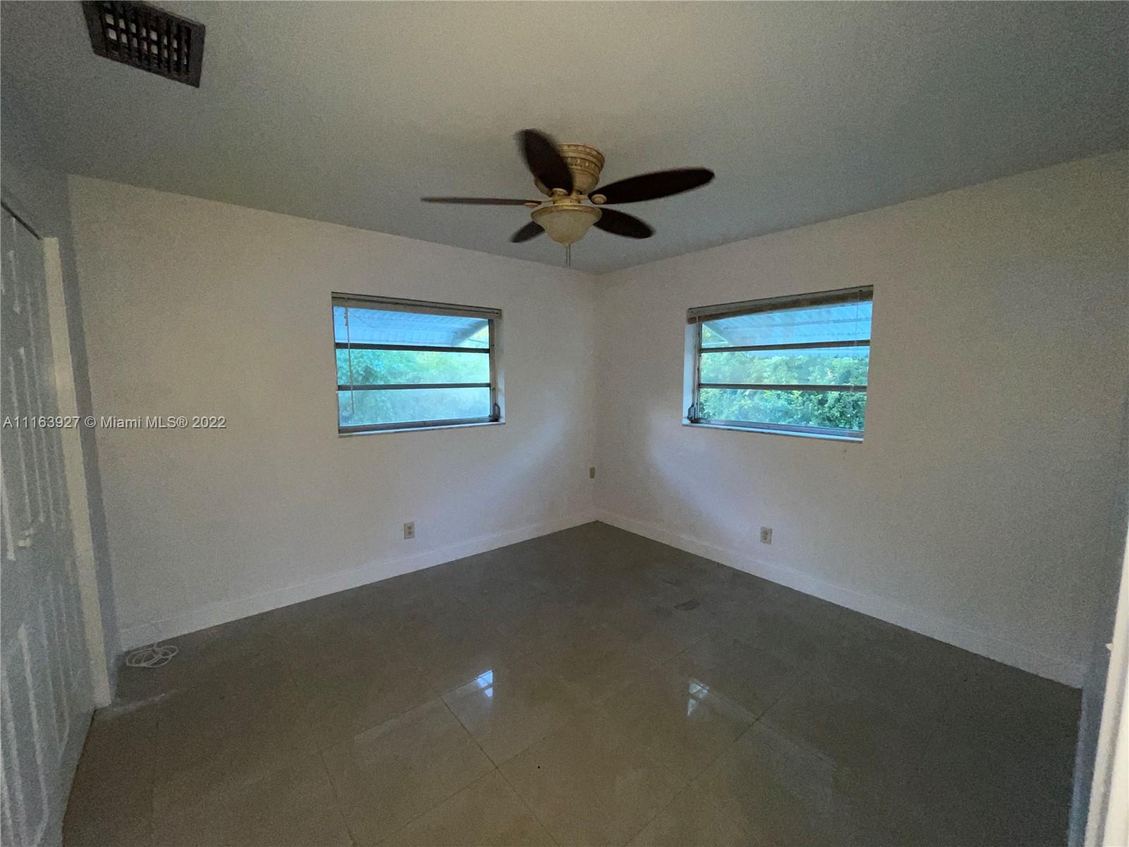 HOLLYWOOD LITTLE RANCHES - Residential Lease