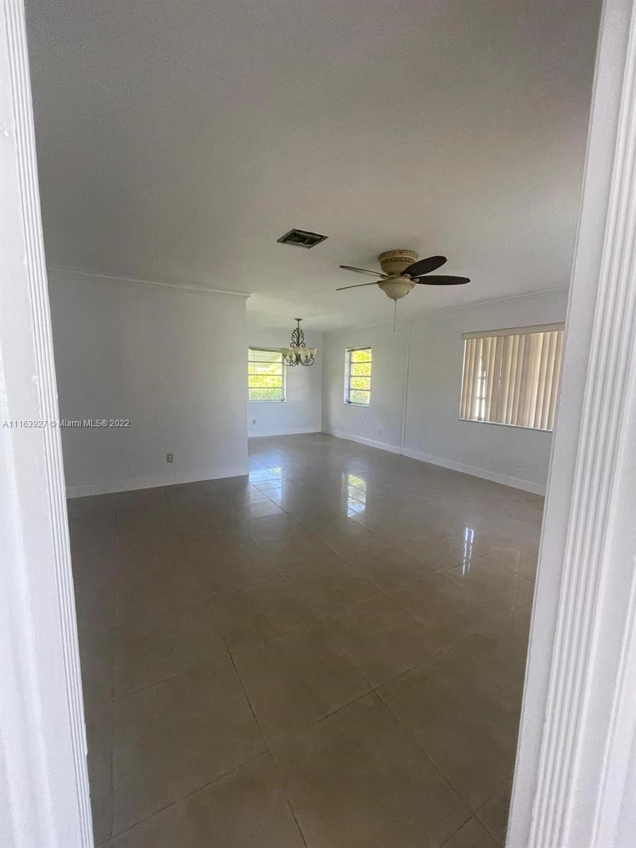 HOLLYWOOD LITTLE RANCHES - Residential Lease