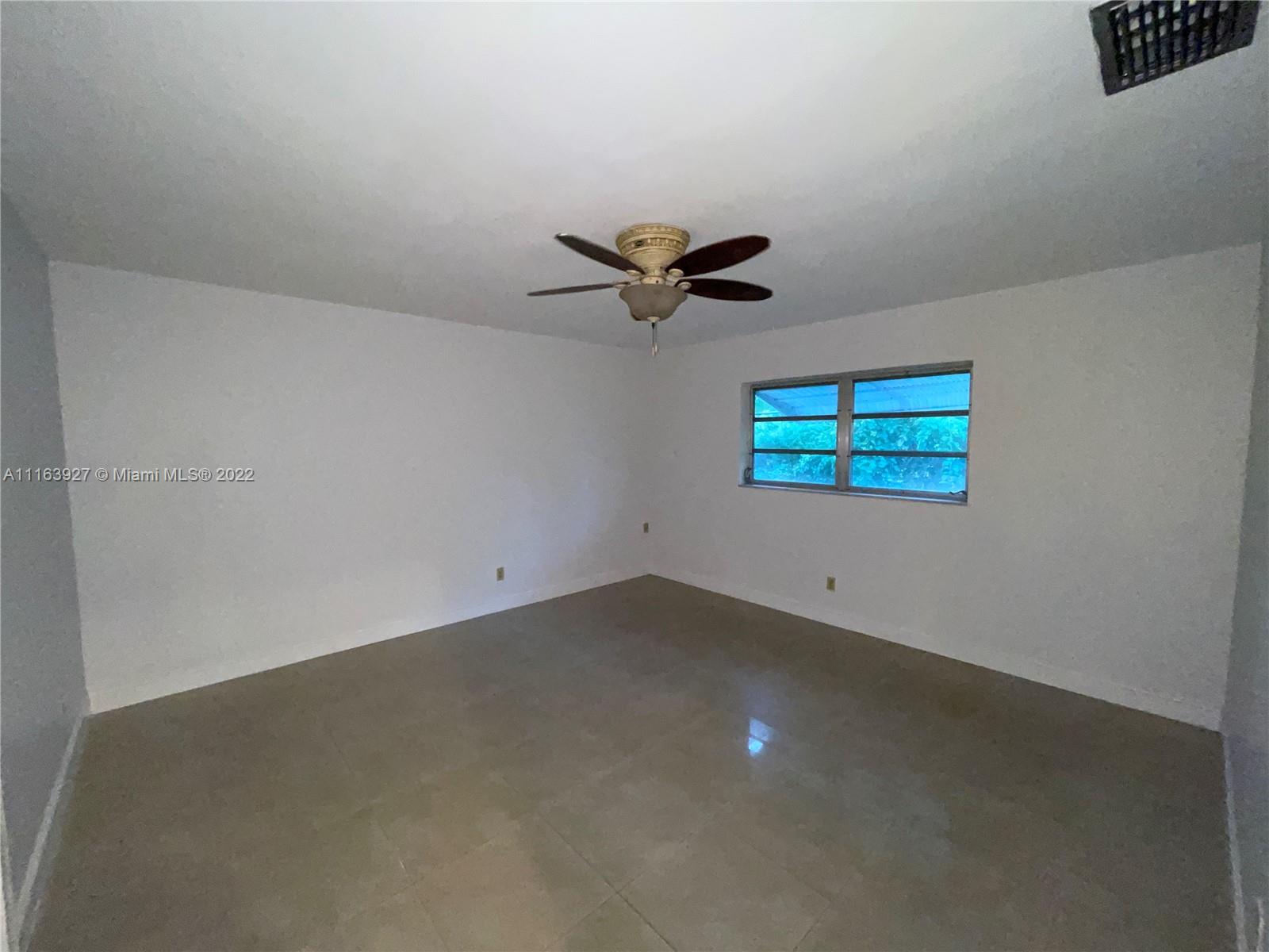 HOLLYWOOD LITTLE RANCHES - Residential Lease