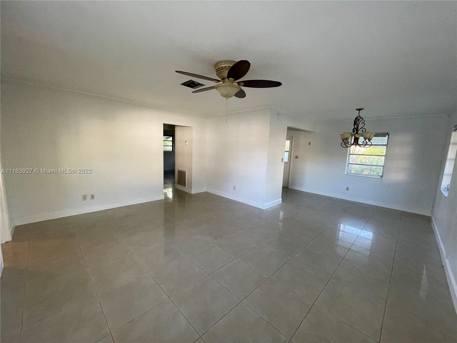HOLLYWOOD LITTLE RANCHES - Residential Lease