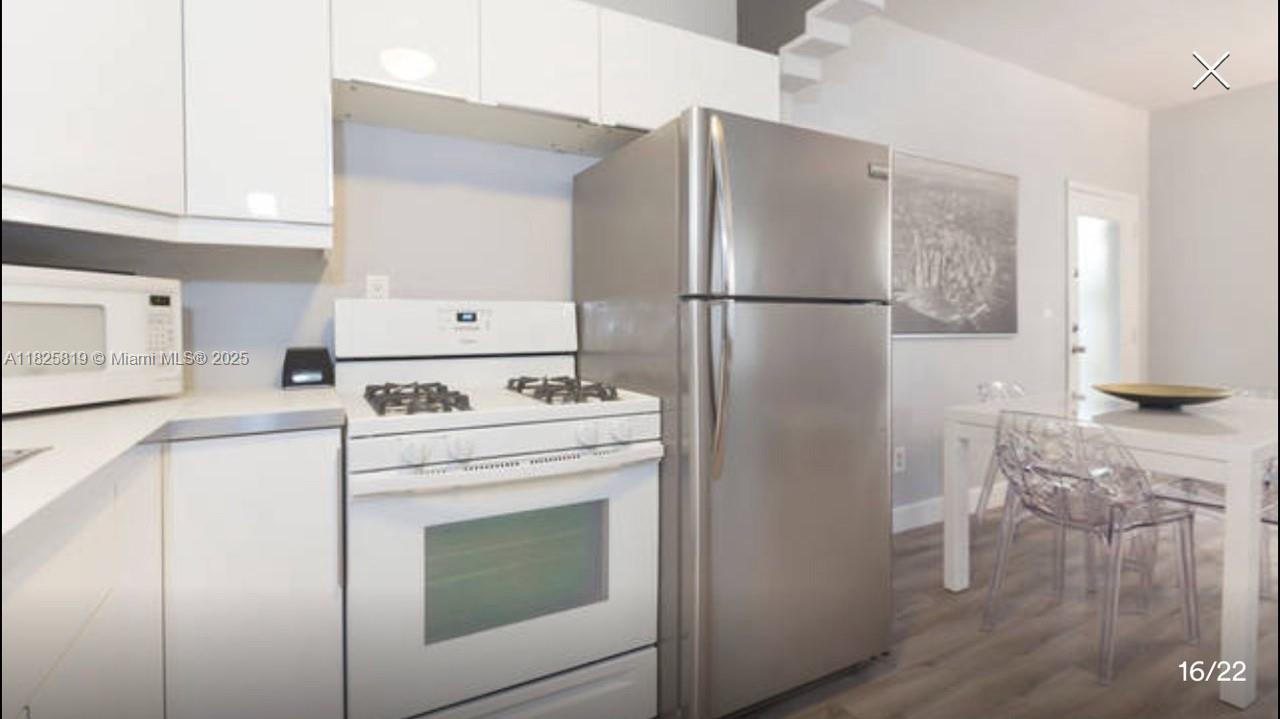 THE LESLIE CONDO - Residential