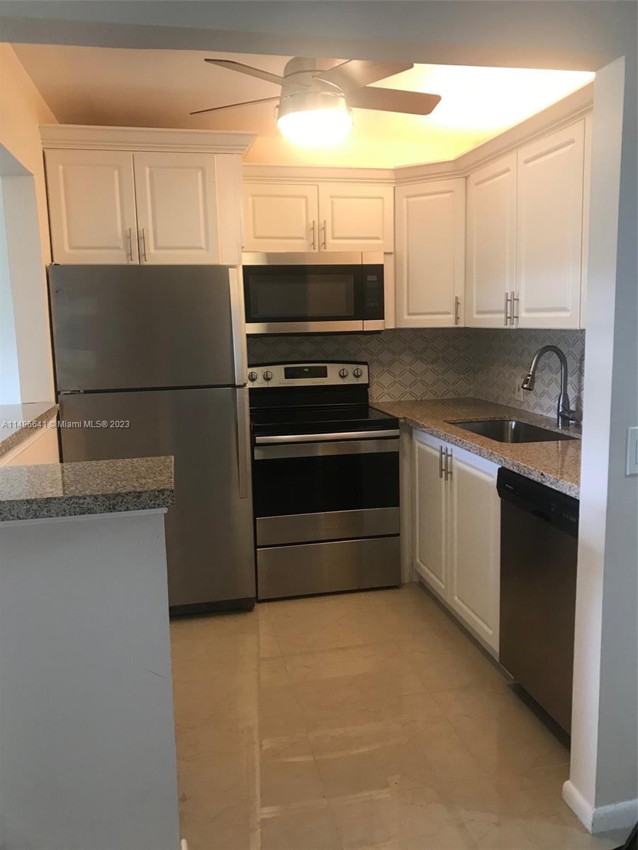 Spacious 1/1 in sought after community of Century Village Boca. Please note that this is a 55+ Community. Lots of amenities including Houses of Worship, Recreation Center, Courtesy buses, pool, theatre and numerous classes for residents to participate in.Condo approval is required.