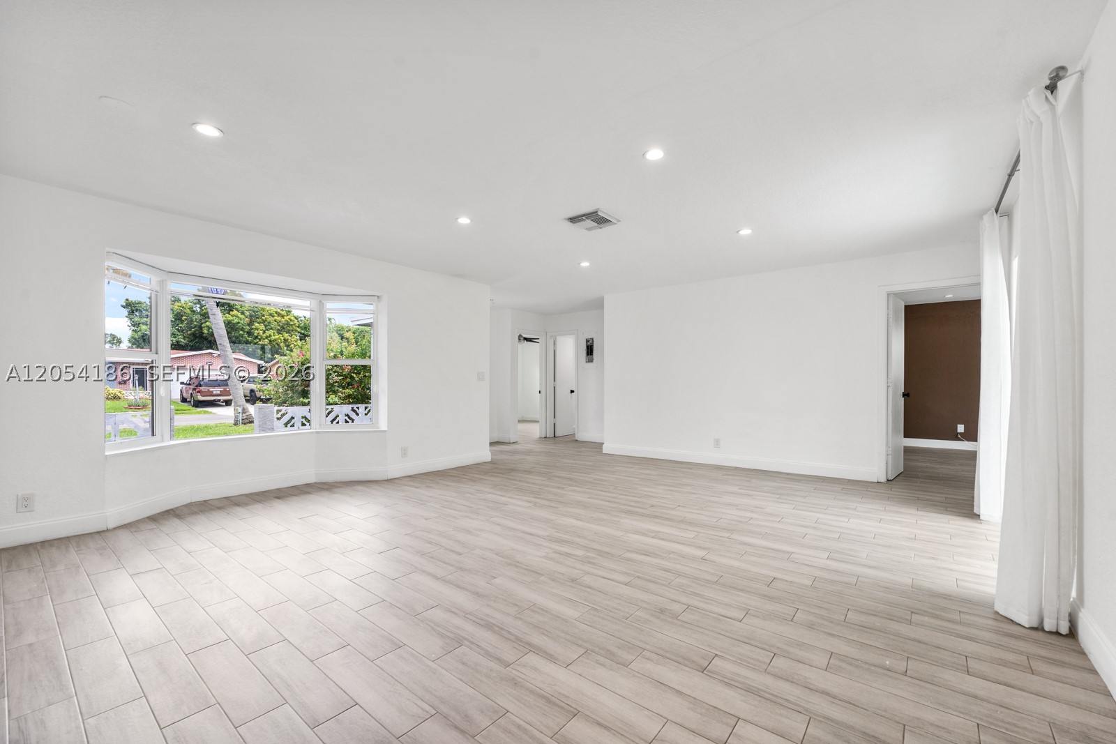 ORIOLE ESTATES SEC 8 - Residential Lease