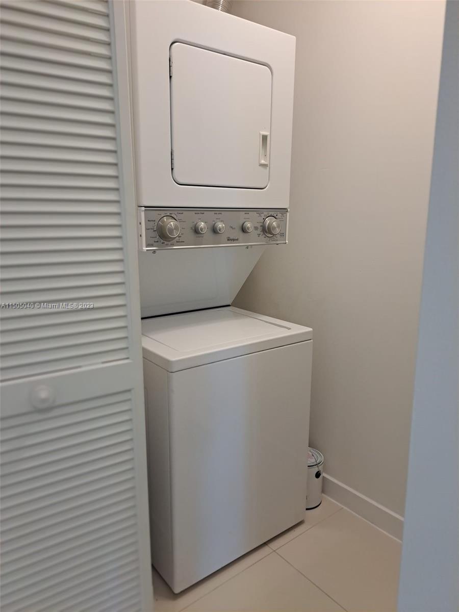 MIDTOWN AT DORAL - Residential Lease