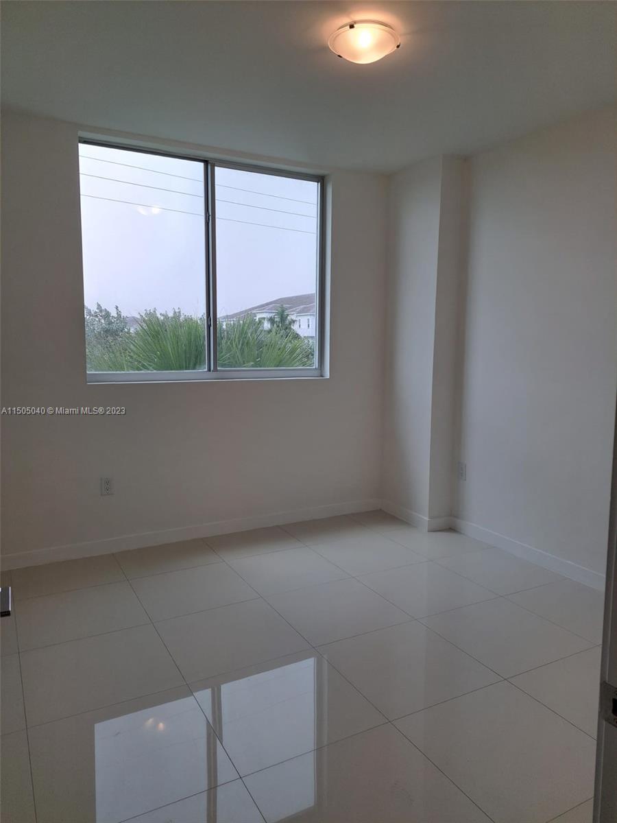 MIDTOWN AT DORAL - Residential Lease