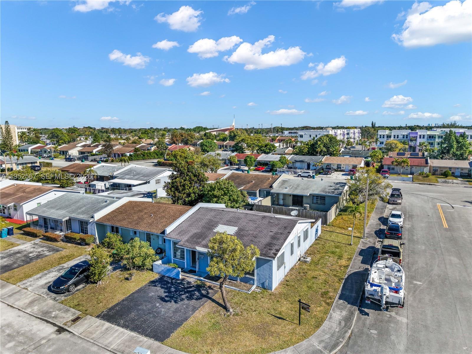RICHMOND TOWNHOUSE - Residential