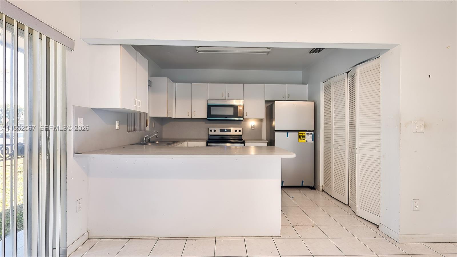 RICHMOND TOWNHOUSE - Residential