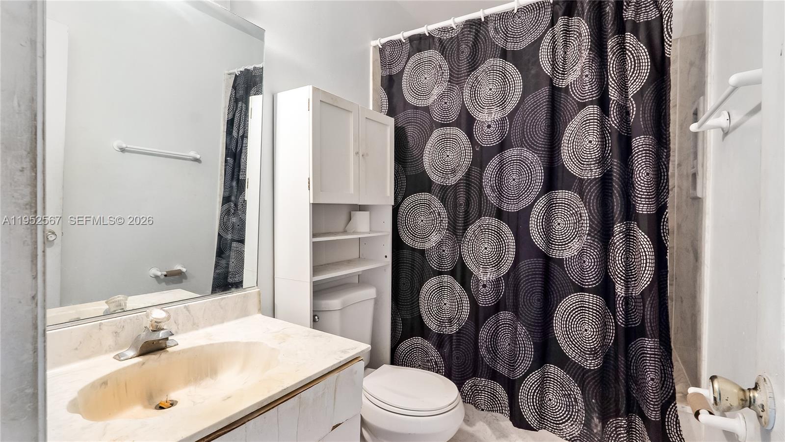 RICHMOND TOWNHOUSE - Residential
