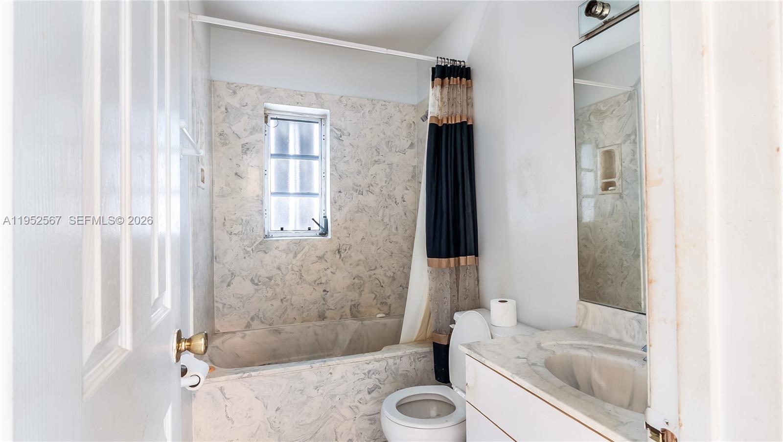 RICHMOND TOWNHOUSE - Residential