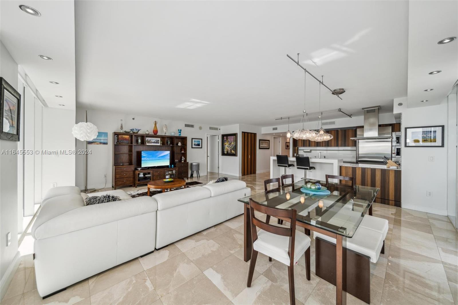 BEACH CLUB - Residential