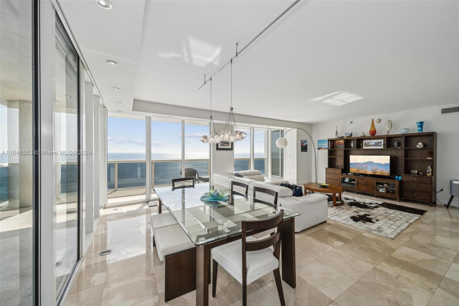 BEACH CLUB - Residential
