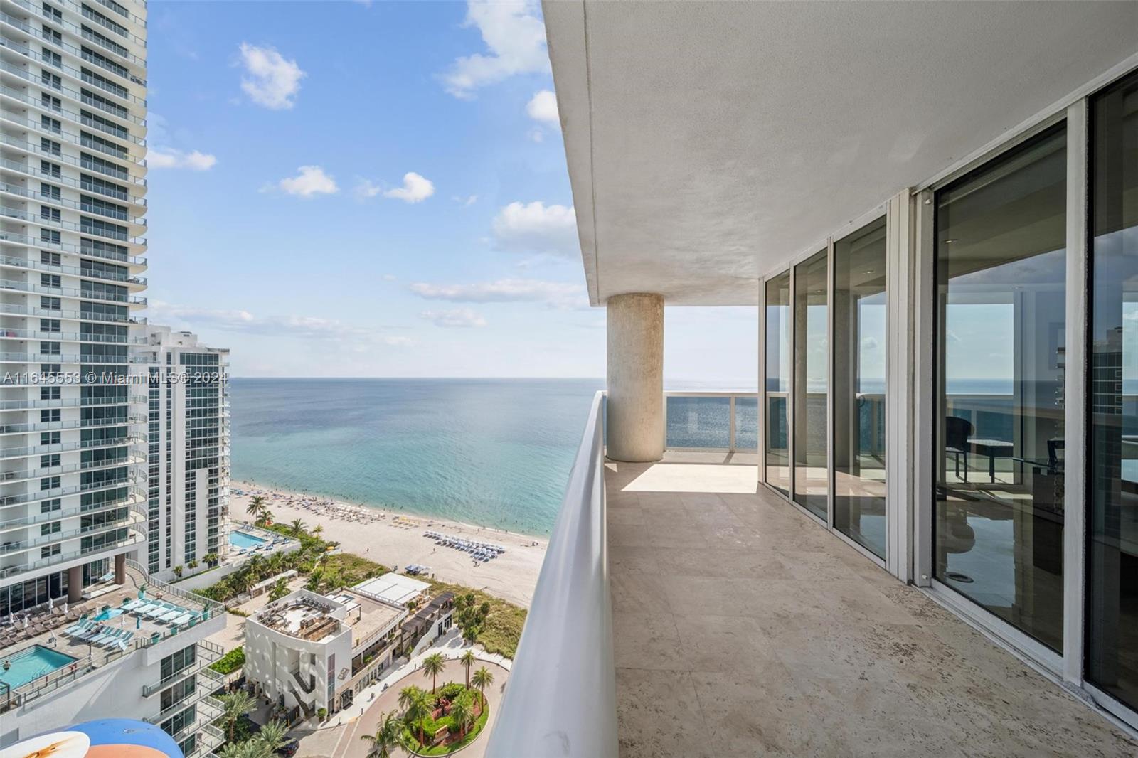 BEACH CLUB - Residential