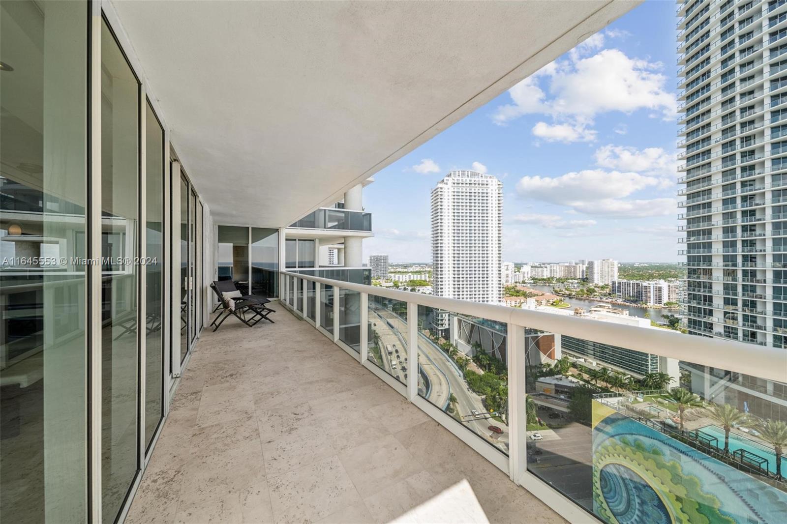 BEACH CLUB - Residential