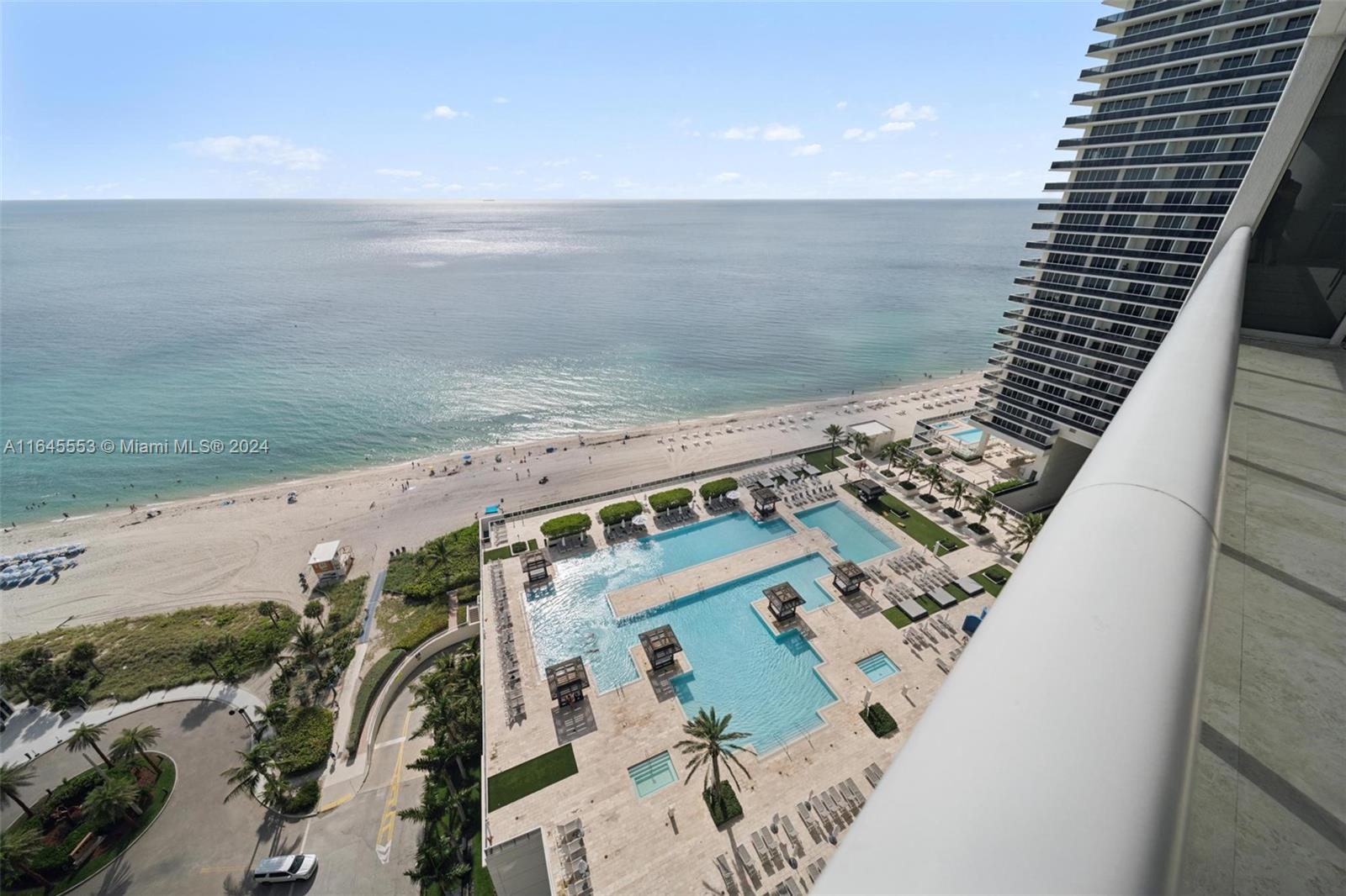 BEACH CLUB - Residential