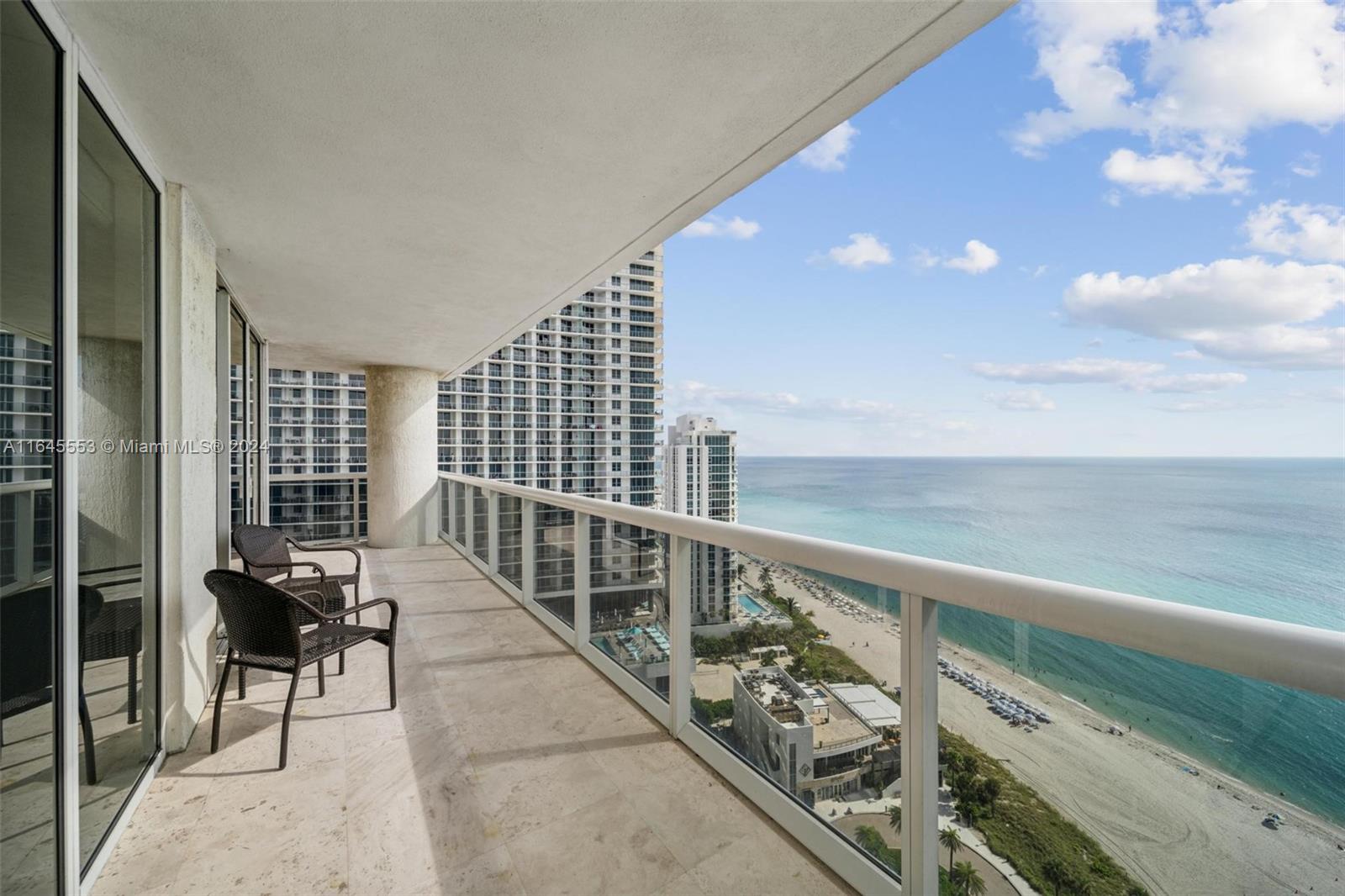BEACH CLUB - Residential