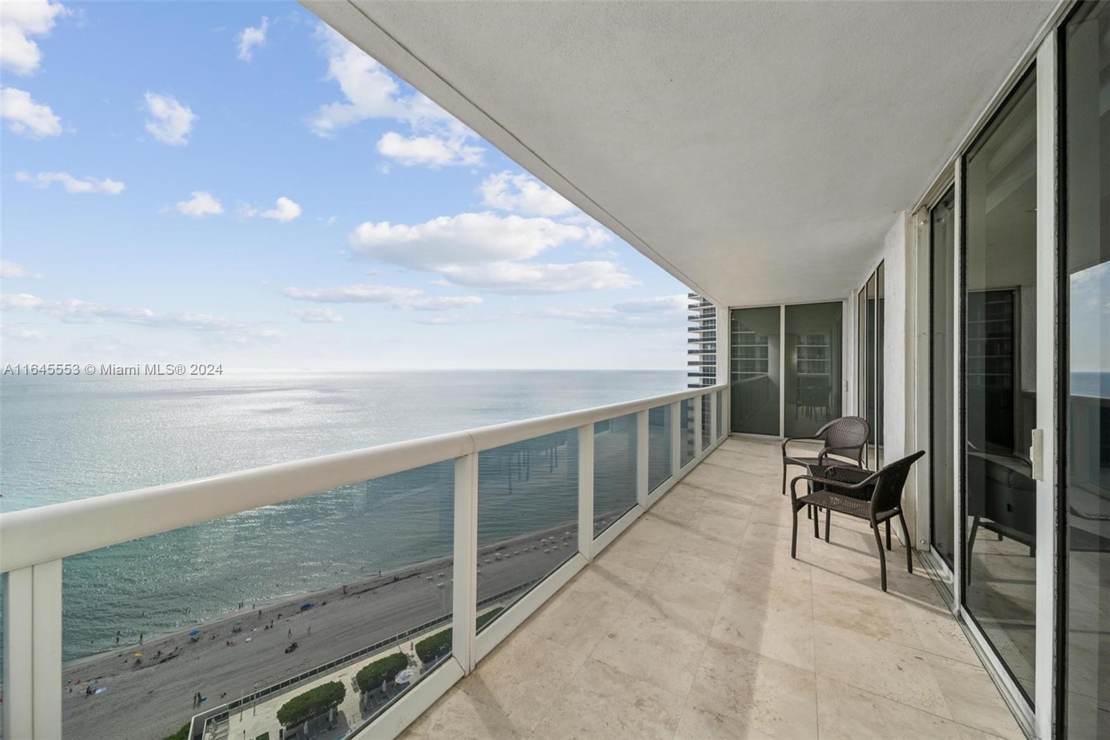 BEACH CLUB - Residential