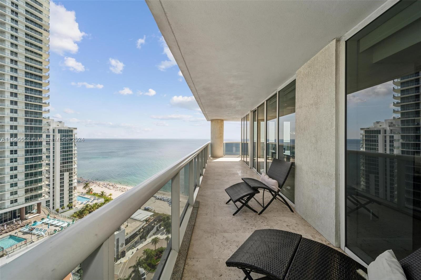 BEACH CLUB - Residential
