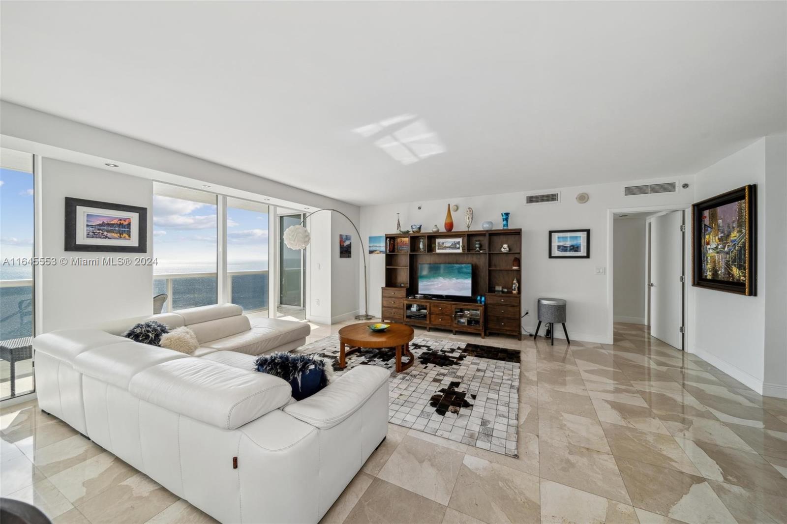BEACH CLUB - Residential