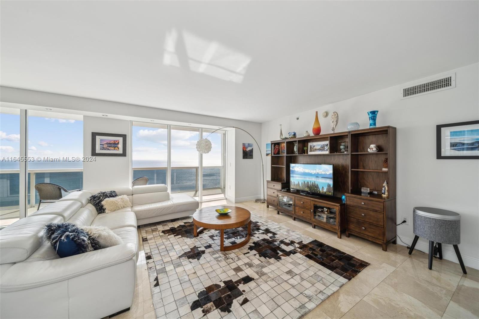 BEACH CLUB - Residential