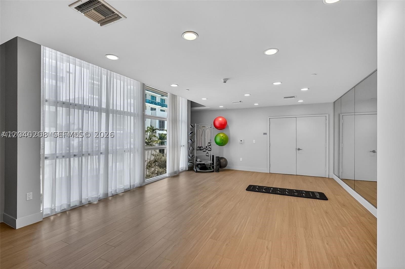 CITY 24 CONDO - Residential