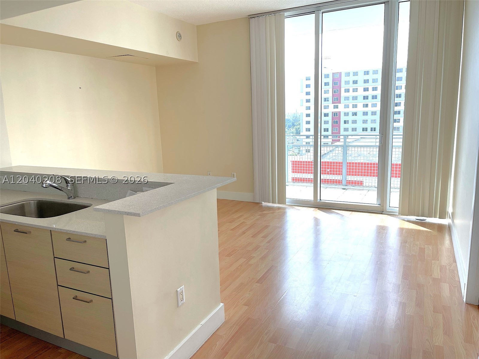 CITY 24 CONDO - Residential