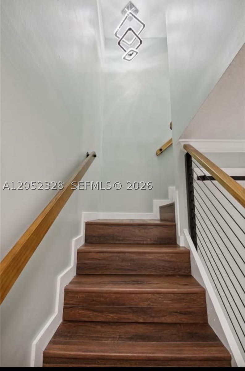 BLUE LAKE TOWNHOUSES COND - Residential