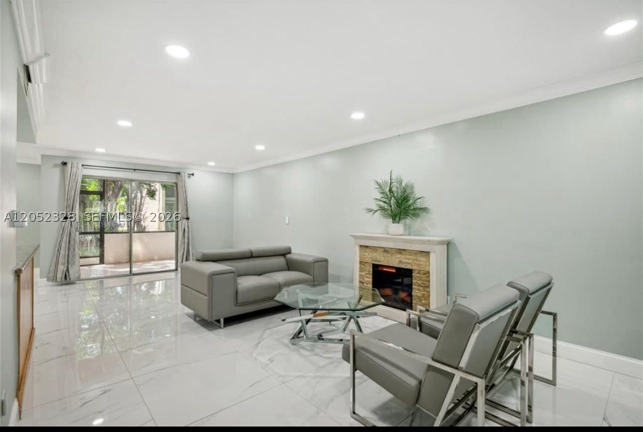 BLUE LAKE TOWNHOUSES COND - Residential