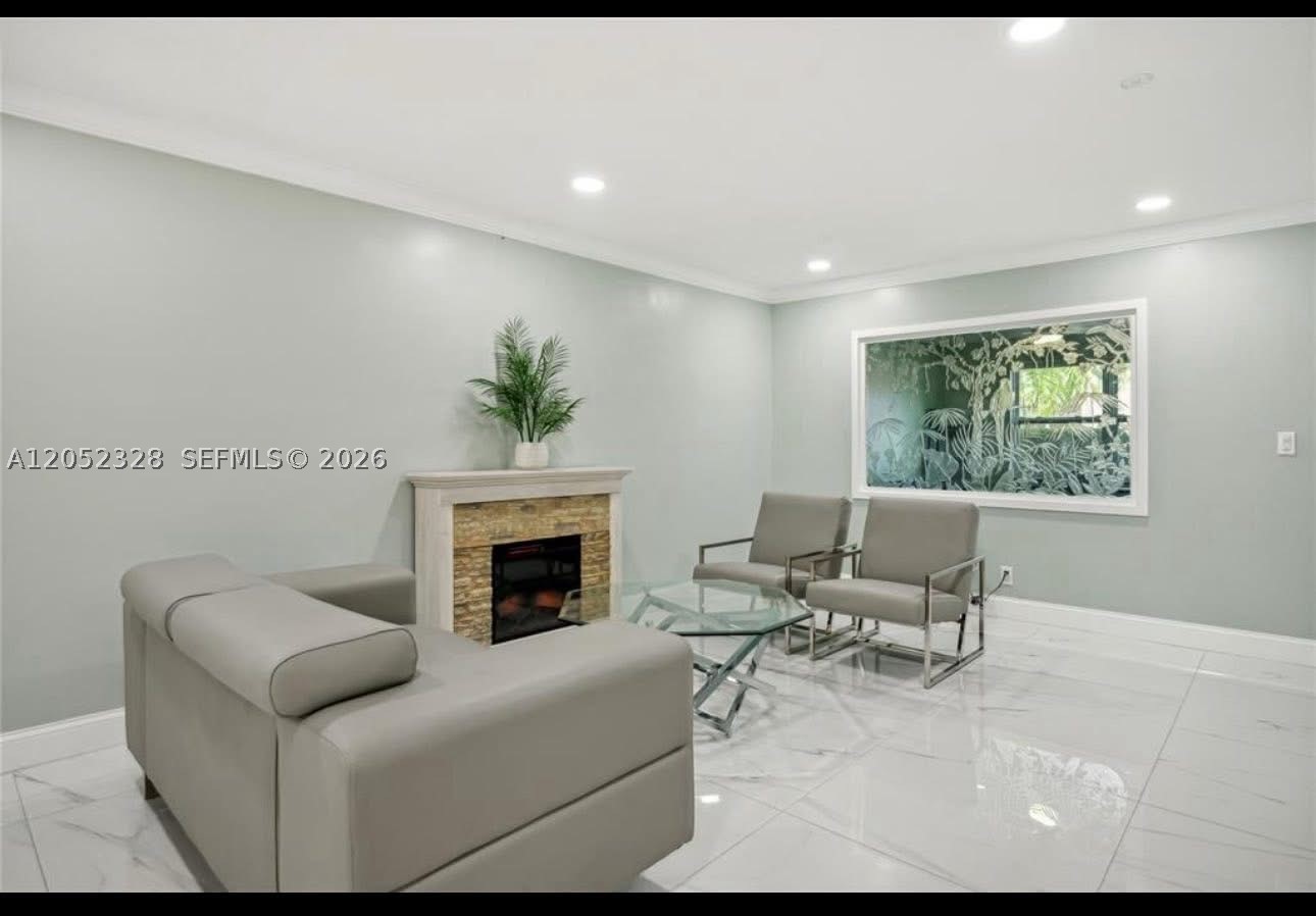 BLUE LAKE TOWNHOUSES COND - Residential