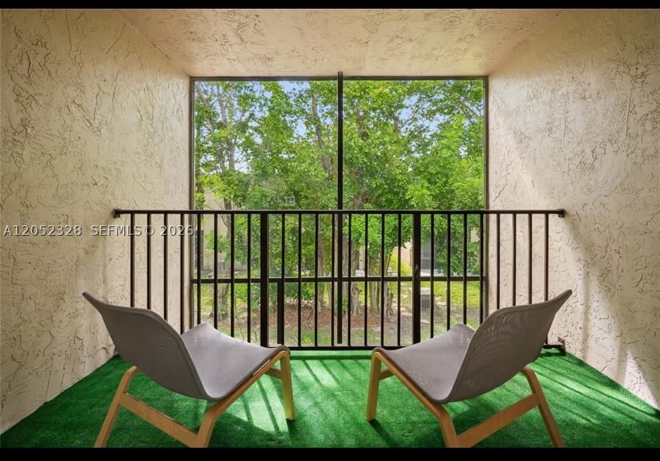 BLUE LAKE TOWNHOUSES COND - Residential