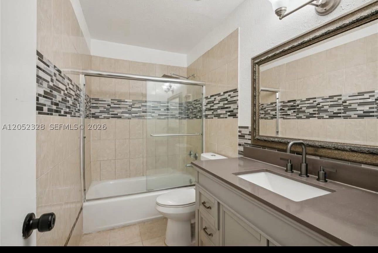 BLUE LAKE TOWNHOUSES COND - Residential