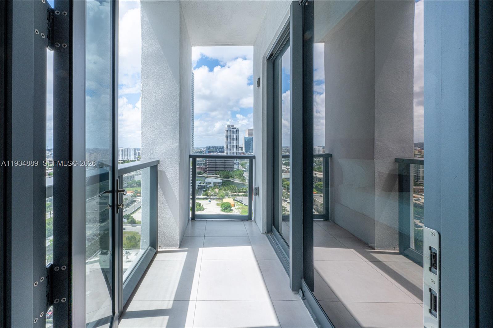 SMART BRICKELL - Residential
