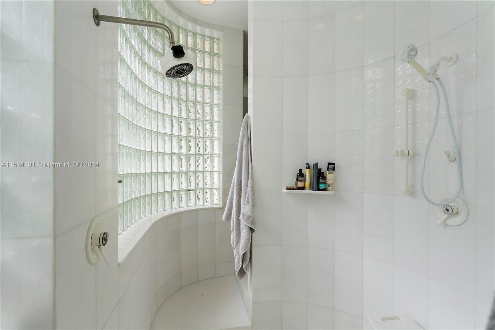 ADMIRALS COVE PAR C - Residential