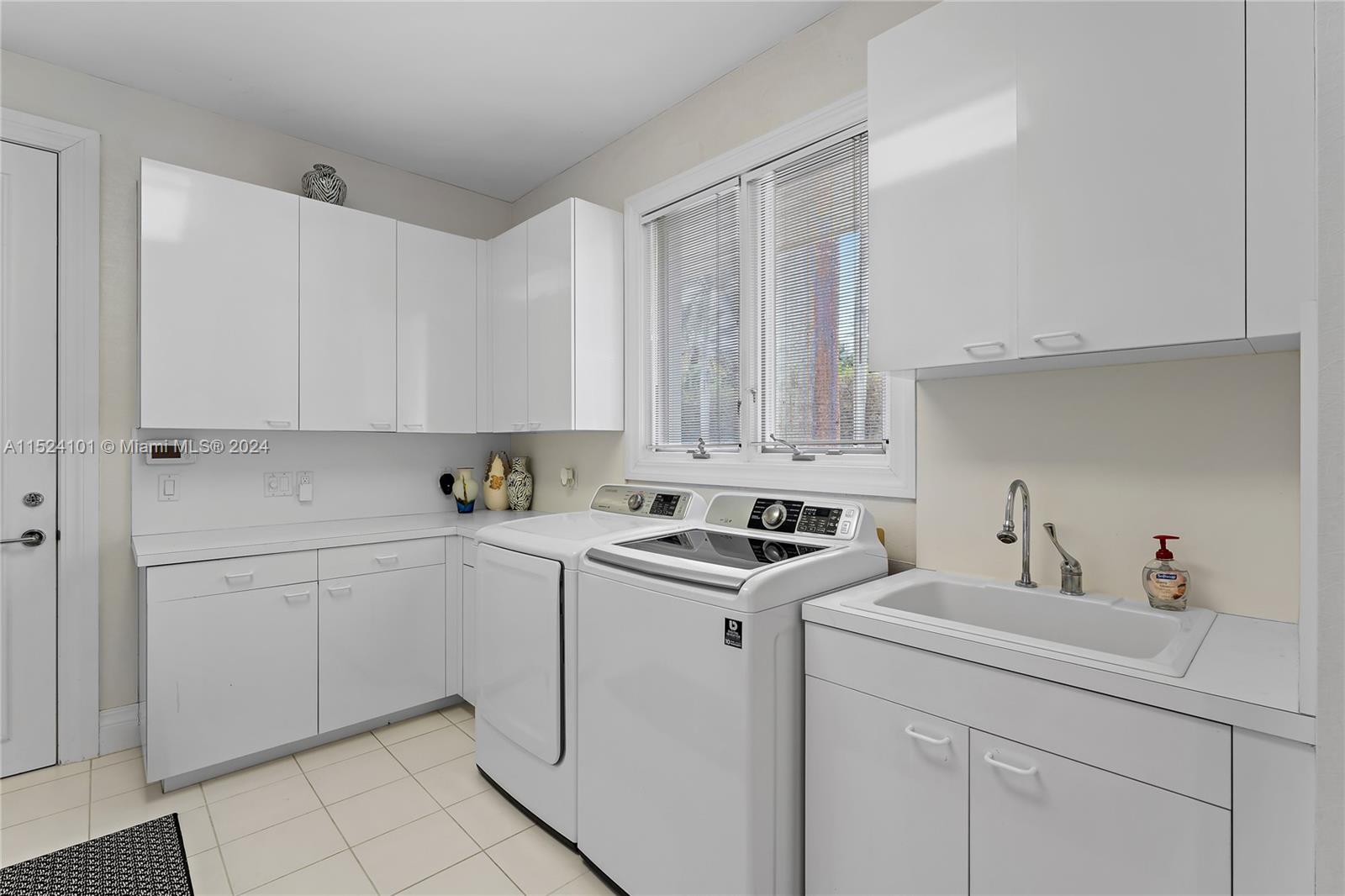 ADMIRALS COVE PAR C - Residential