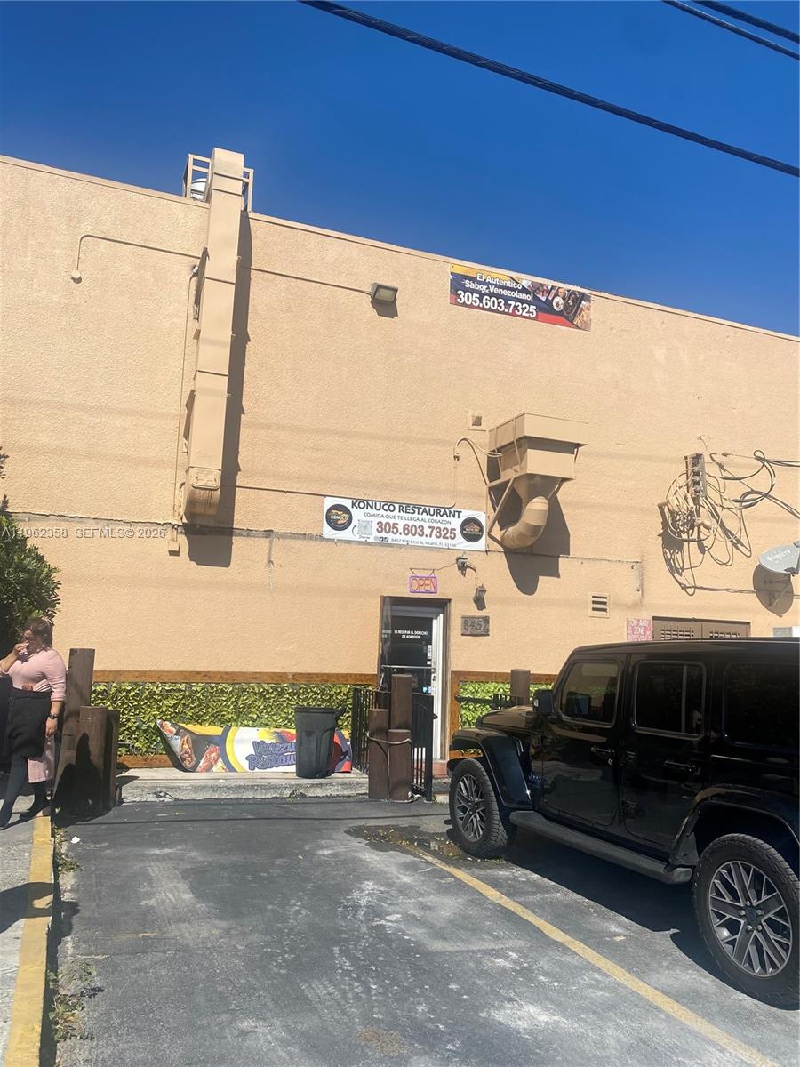 Venezuelan restaurant for sale, specializing not only in authentic cuisine but also in live music performances for family entertainment. Convenient hours on weekends until 5 AM. Low rent The business is fully equipped and ready for immediate operation.
Pléase do not disturb employees and owner only by appointment
