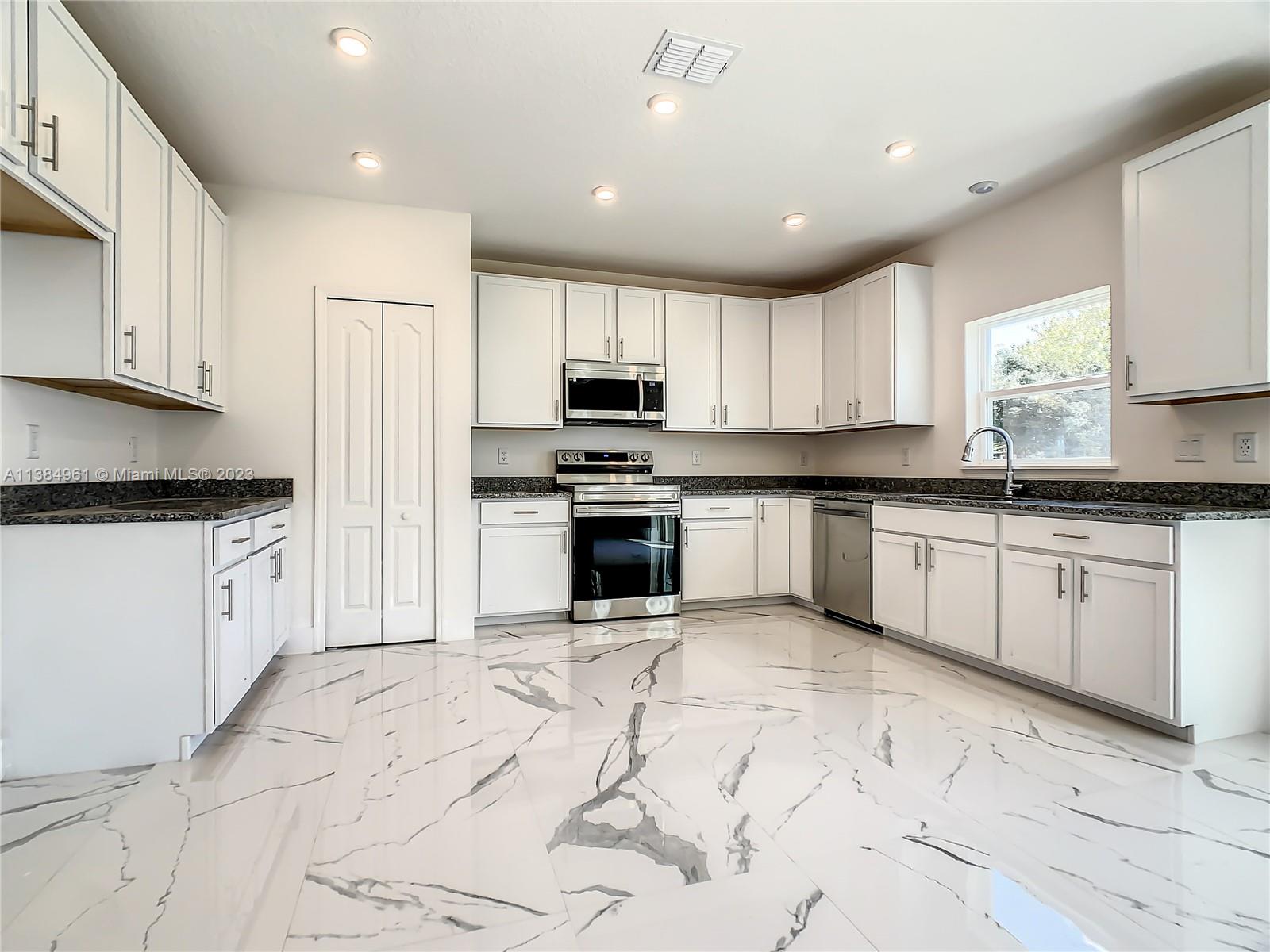 PORT ST LUCIE SECTION 30 - Residential