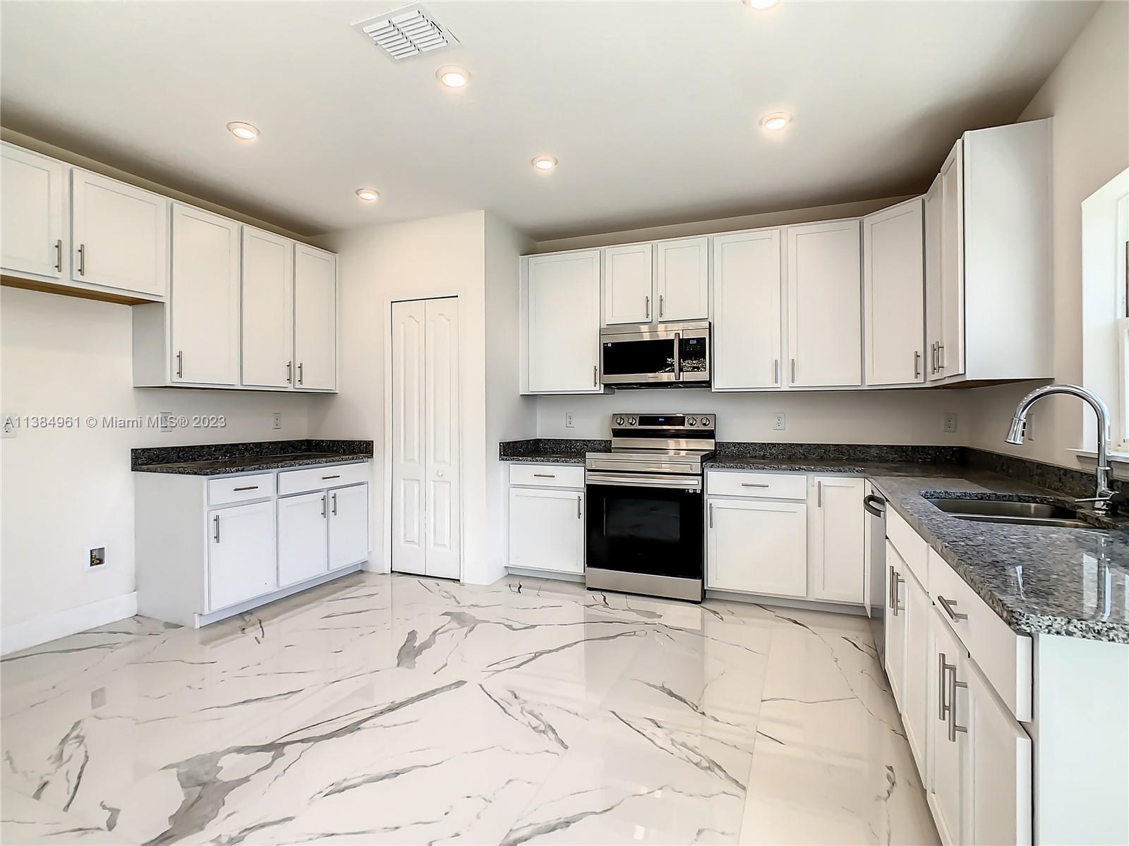 PORT ST LUCIE SECTION 30 - Residential