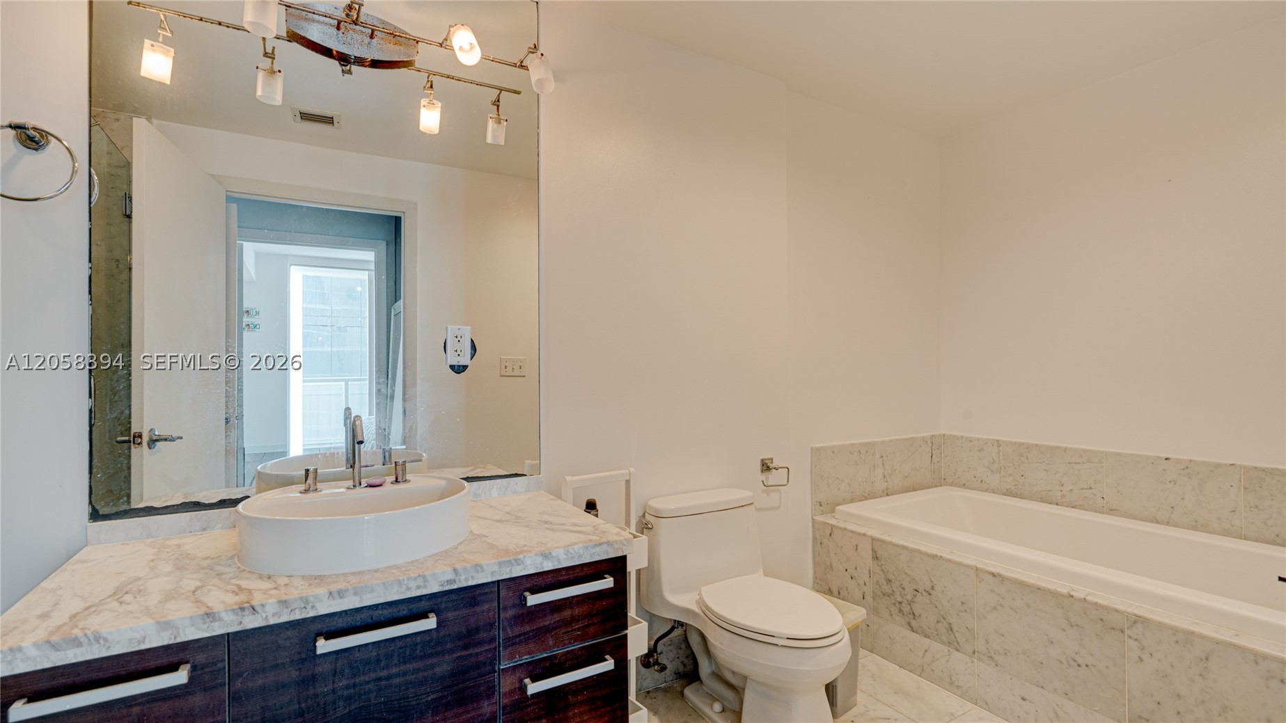 VIZCAYNE NORTH CONDO - Residential