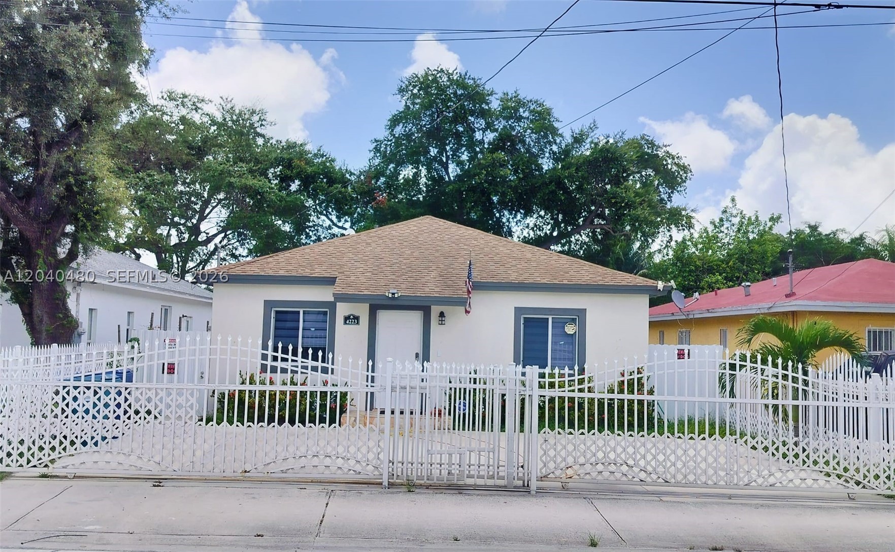 LAURAVILLE GARDENS - Residential