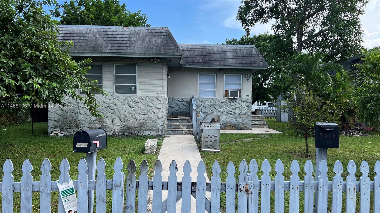 HOLLYWOOD PARK - Residential Income