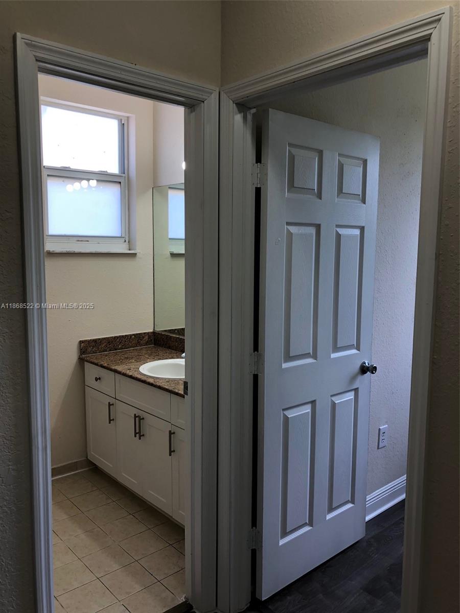 HENDERSON PARK CONDO - Residential Lease