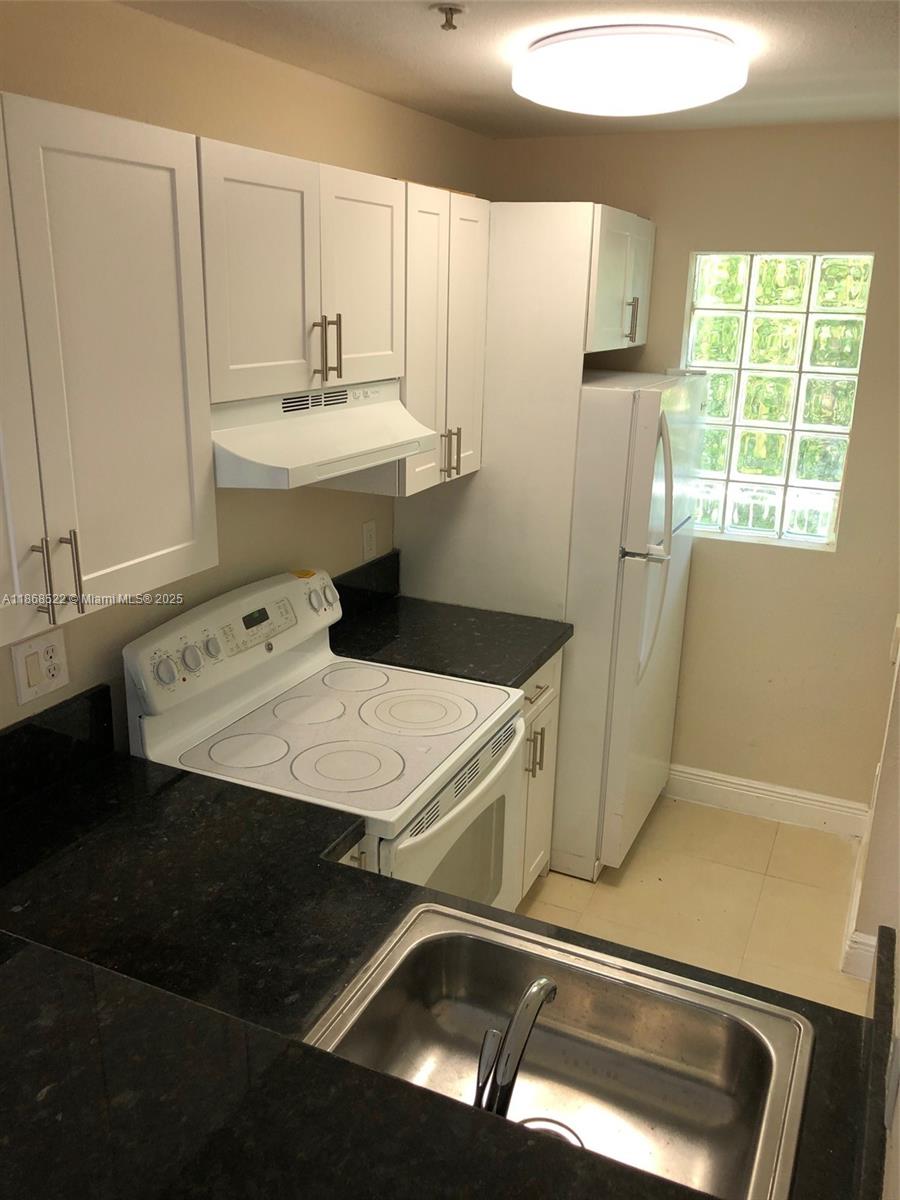 HENDERSON PARK CONDO - Residential Lease