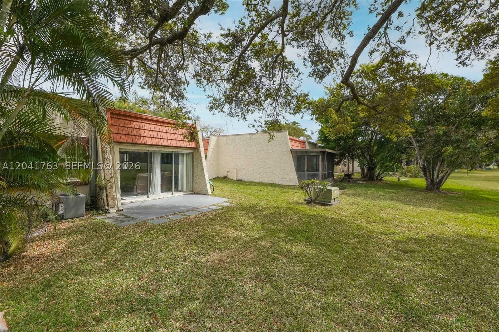 SPYGLASS CONDOMINIUM 1 - Residential Lease