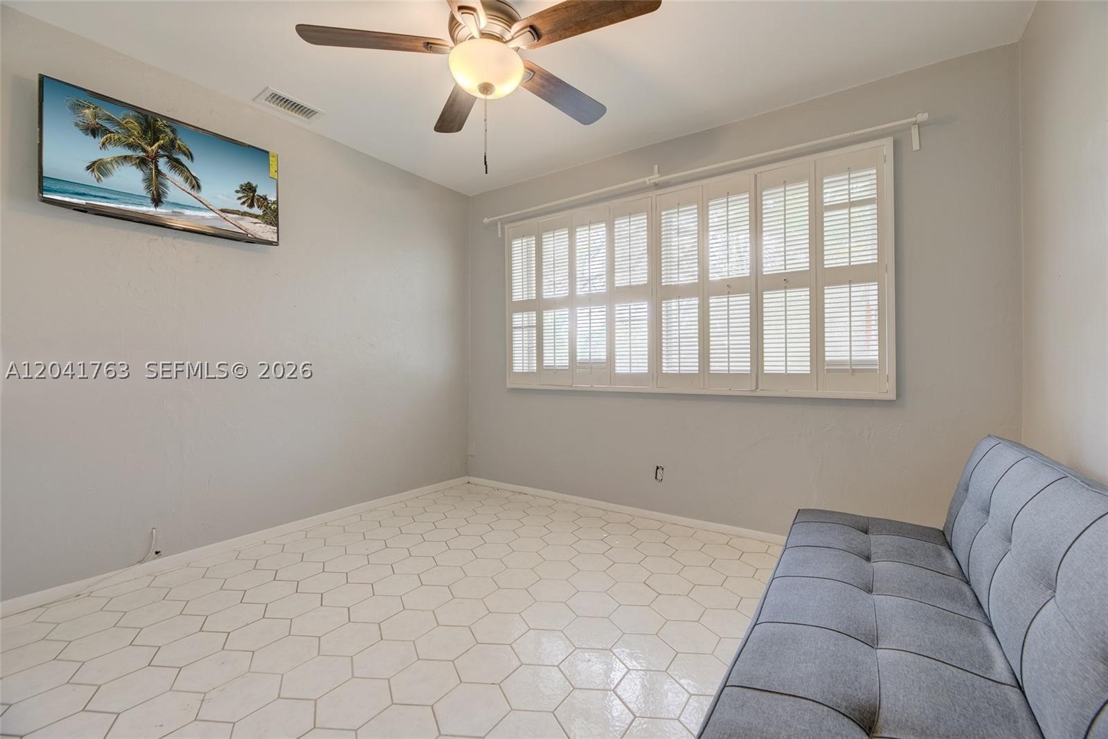 SPYGLASS CONDOMINIUM 1 - Residential Lease