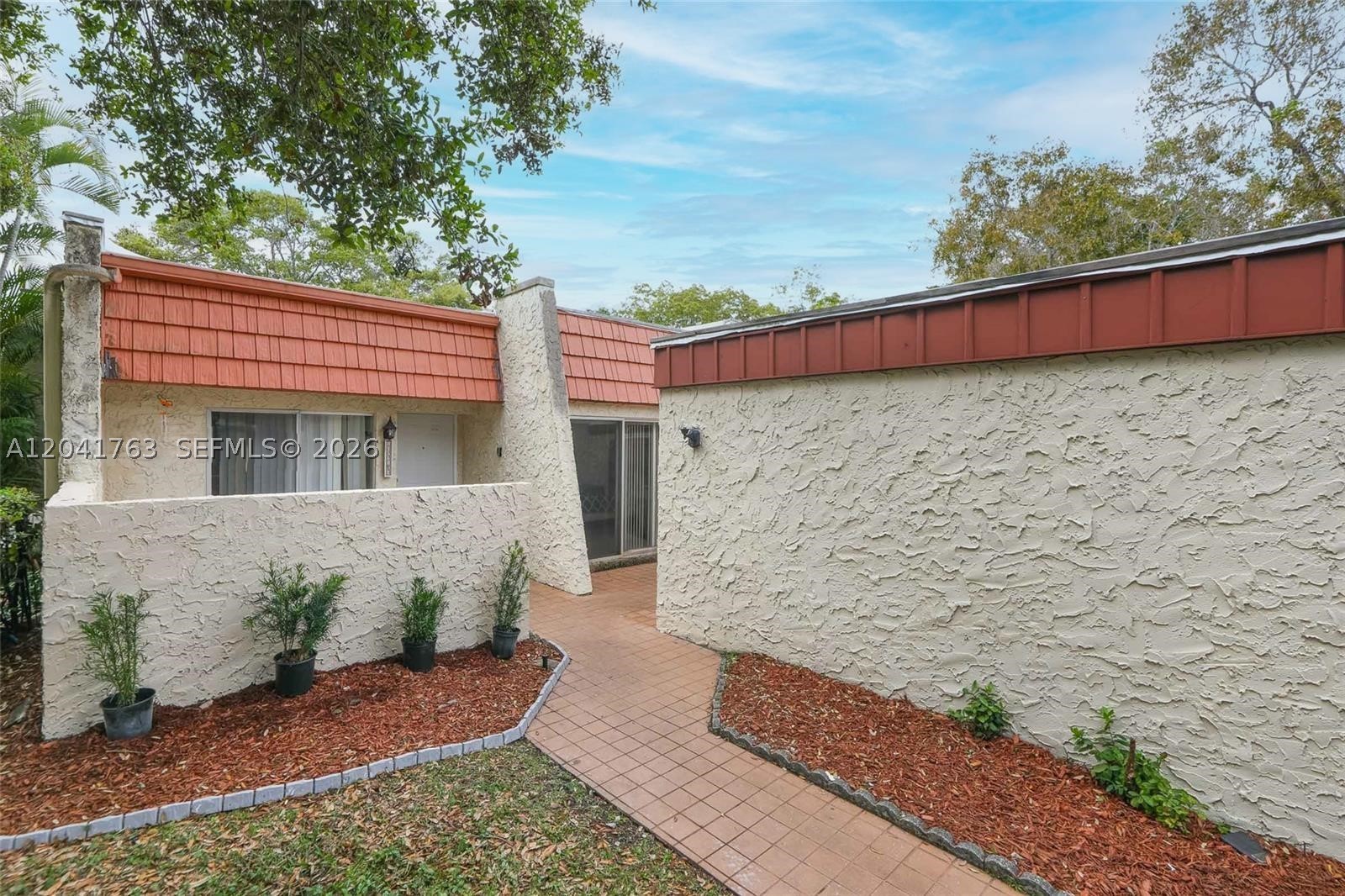 SPYGLASS CONDOMINIUM 1 - Residential Lease