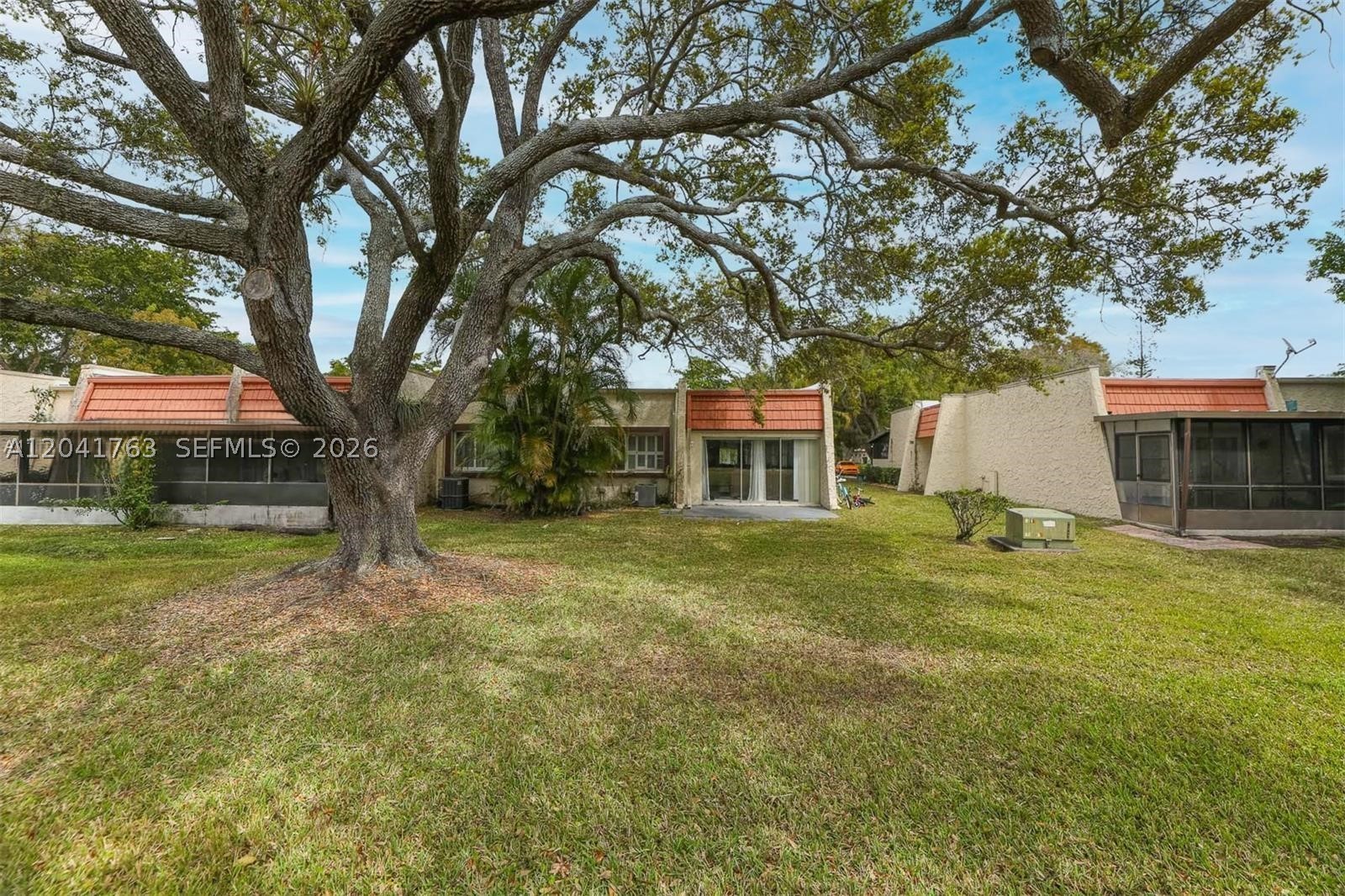 SPYGLASS CONDOMINIUM 1 - Residential Lease