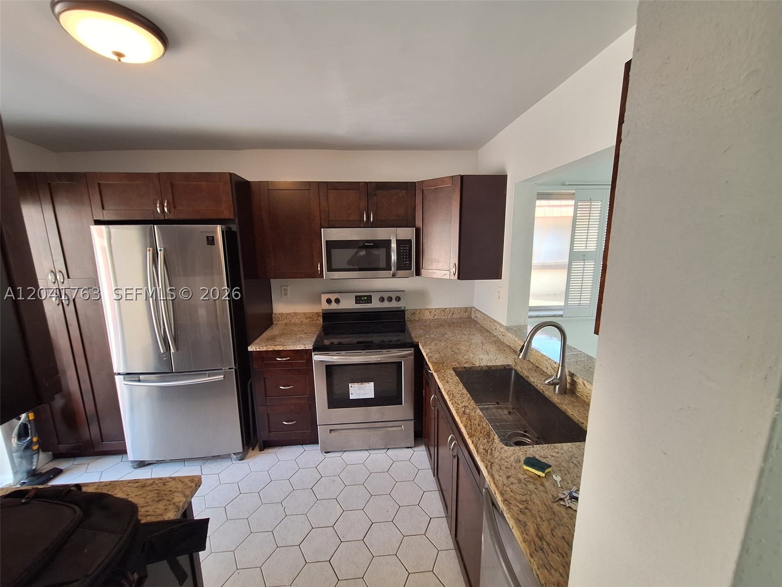 SPYGLASS CONDOMINIUM 1 - Residential Lease