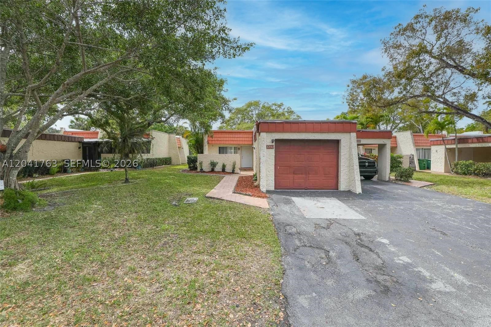 SPYGLASS CONDOMINIUM 1 - Residential Lease