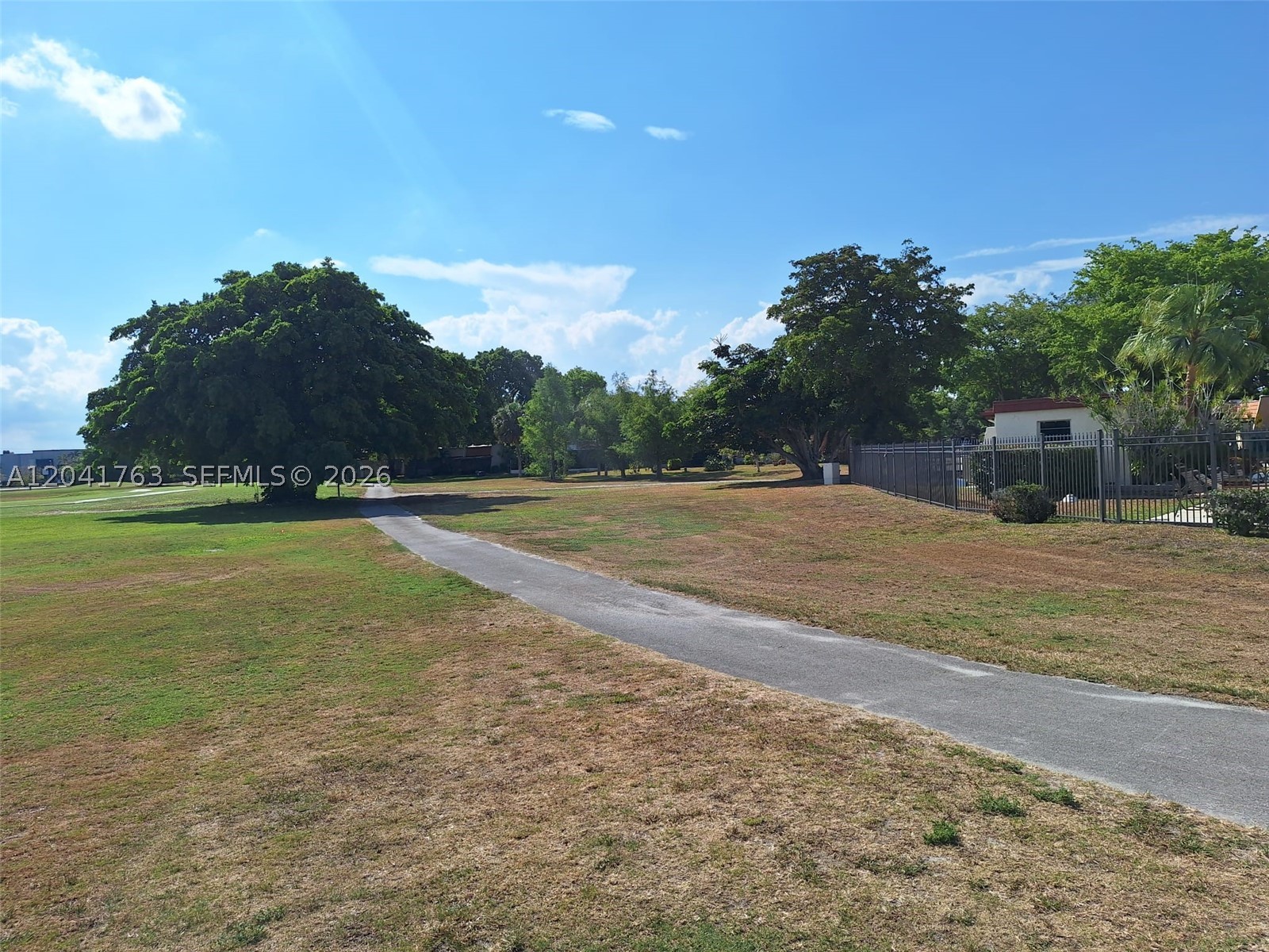 SPYGLASS CONDOMINIUM 1 - Residential Lease